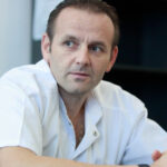 Președintele Colegiului Medicilor Buzău: medicii se retrag de la gărzi din cauza criticilor din online, stresului și remunerației necorespunzătoare 3 presedintele colegiului medicilor buzau medicii nu mai vor sa faca garzi din cauza criticilor din online stresului si platii proaste 69026b159855a