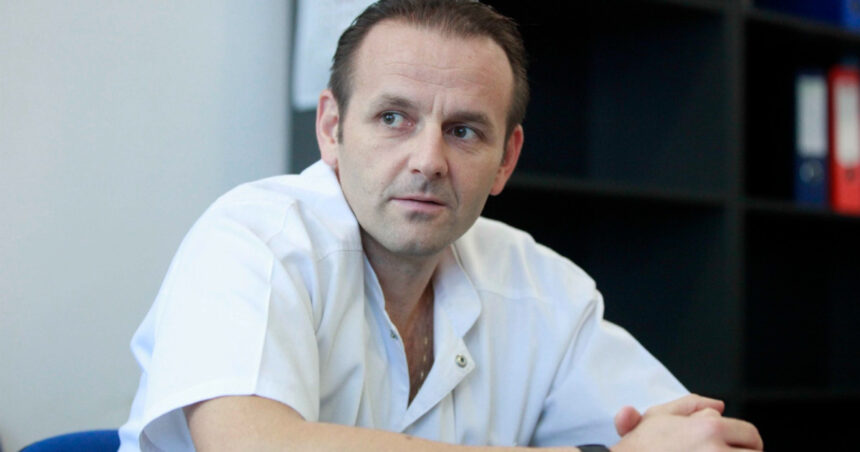 Președintele Colegiului Medicilor Buzău: medicii se retrag de la gărzi din cauza criticilor din online, stresului și remunerației necorespunzătoare 1 presedintele colegiului medicilor buzau medicii nu mai vor sa faca garzi din cauza criticilor din online stresului si platii proaste 69026b159855a