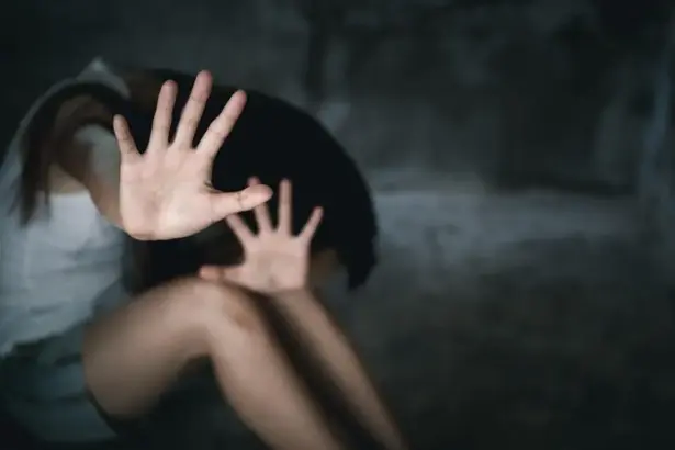 procurorii au finalizat cercetarile in dosarul in care o fetita era agresata sexual de bunicul vitreg sub pretextul ca o invata alfabetul 68e0417371567