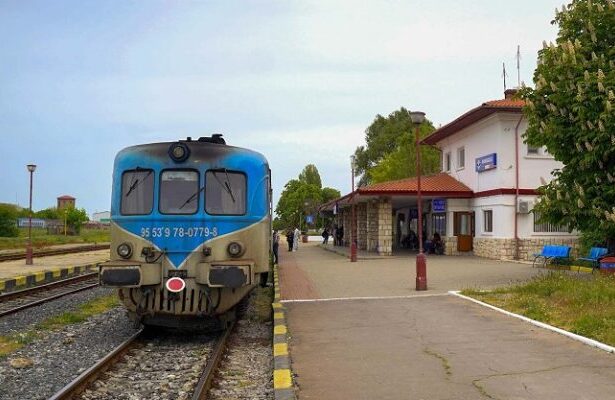 programul autobuzelor care circula pe ruta constanta mangalia in locul trenurilor ce au fost supendate 68de049002b33