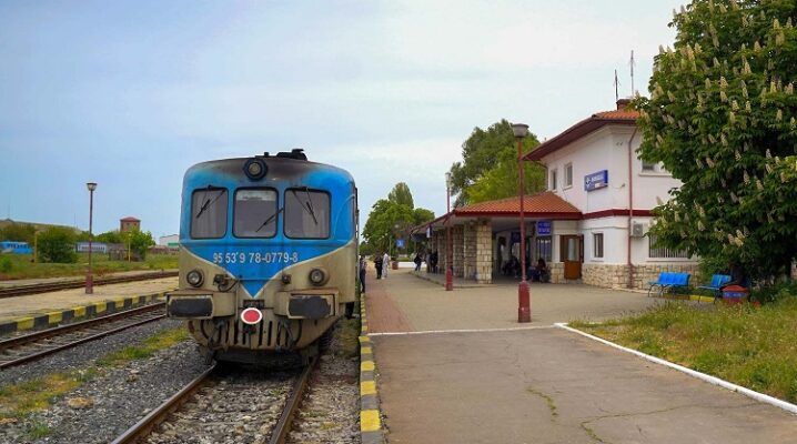programul autobuzelor care circula pe ruta constanta mangalia in locul trenurilor ce au fost supendate 68de049002b33