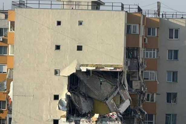 reactia distrigaz dupa explozia din rahova sigiliul de pe robinetul inchis in ziua precedenta era rupt locatarii facusera sesizare 68f221755e19b