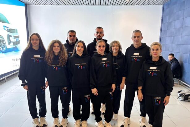 sabrina voinea de la csm constanta face parte din lotul care va reprezenta romania la campionatele mondiale de gimnastica artistica 2025 68ecfcd58bc1f