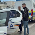 Scandal în Tomis Nord: un preot a spart geamul unei mașini și a devenit recalcitrant la vederea polițiștilor, fiind încătușat. 5 scandal in tomis nord un preot a spart geamul unei masini la vederea politistilor a devenit recalcitrant si a fost incatusat 690374191b01c
