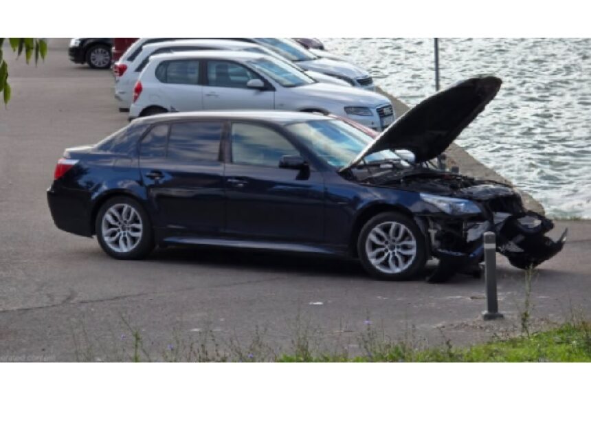 scena zilei in parcare un sofer a urcat cu masina peste un stalpisor la city park mall constanta 68f52175862c8