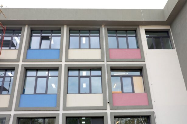 scoala nr 7 din constanta recent reabilitata a fost inundata dupa ploile torentiale elevii fac ore online 68e78576b842a