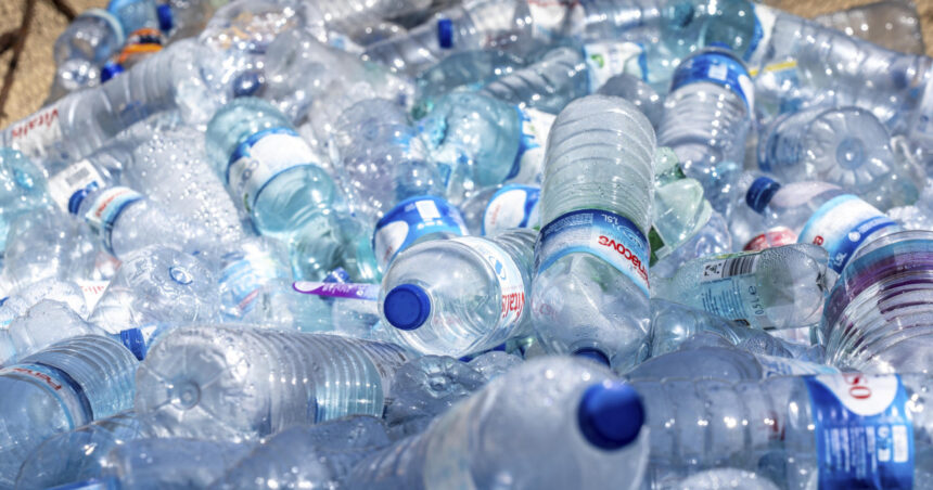 sticlele de plastic se vor schimba din nou ce urmeaza dupa capacul care nu se poate desprinde 68eb2acfba11d