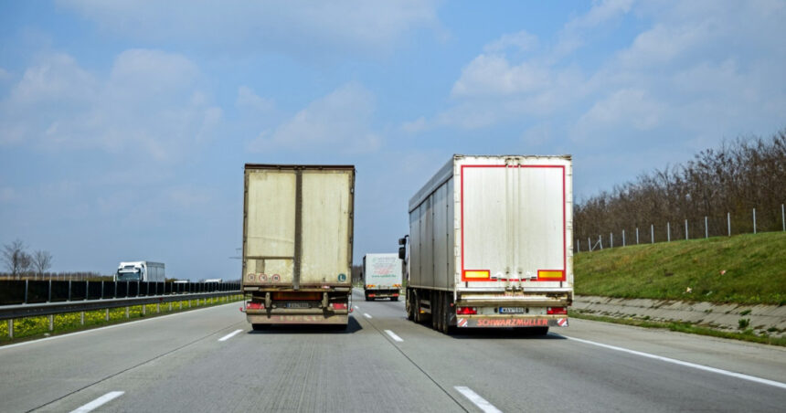 transporturi incendiate pentru despagubiri o retea organizata dadea foc la tir uri in care trebuia sa fie marfa de lux 68f88ecb23ad7