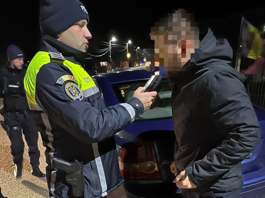 Tulcea: Șofer reținut pentru conducerea unei mașini neînmatriculate, fără permis și cu o alcoolemie uriașă 1 tulcea sofer retinut dupa ce a condus cu o alcoolemie uriasa fara permis si cu masina neinmatriculata 6900b8be0acf1