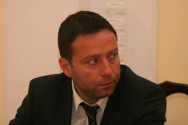 un fost consilier al lui radu mazare a inceput lucrarile pentru construirea unui nou bloc pe strada oborului 69033c3812387