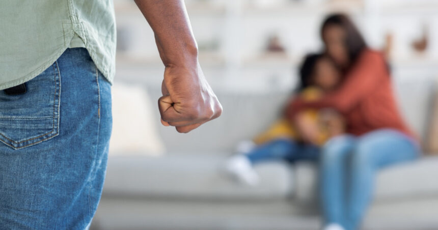 un roman si a transformat casa intr o inchisoare domestica pentru sotie si copii ani de teroare violente filmate si abuzuri 68fa117cf251c