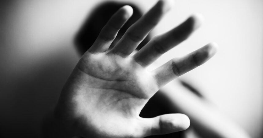 victimele violentei domestice nu vor mai plati taxa de timbru pentru divort si partaj proiectul a fost adoptat de senat 68f79c31ec7d3