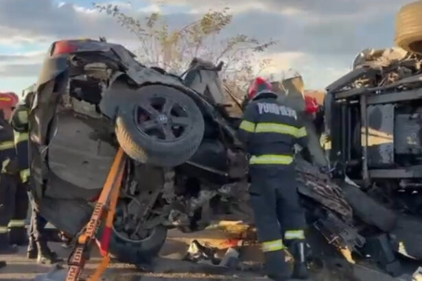 video accident cu doi morti in judetul iasi un bmw s a ciocnit cu un tir dupa ce soferul autoturismului a depasit pe linie continua 6900e84820d00