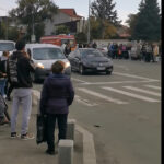 video accident mortal in bucuresti o femeie si copilul ei aflat in carucior au fost loviti de o masina pe trecerea de pietoni mama a murit 68ed1e422bea1