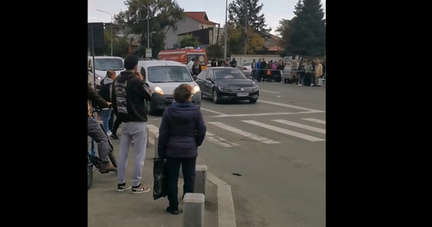video accident mortal in bucuresti o femeie si copilul ei aflat in carucior au fost loviti de o masina pe trecerea de pietoni mama a murit 68ed1e422bea1