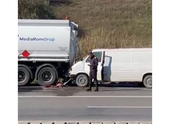 Accident rutier MORTAL în zona Midia: implicate o dubă și o autocisternă 1 video accident rutier mortal in zona midia implicate o duba si o autocisterna 6901f4d95b997