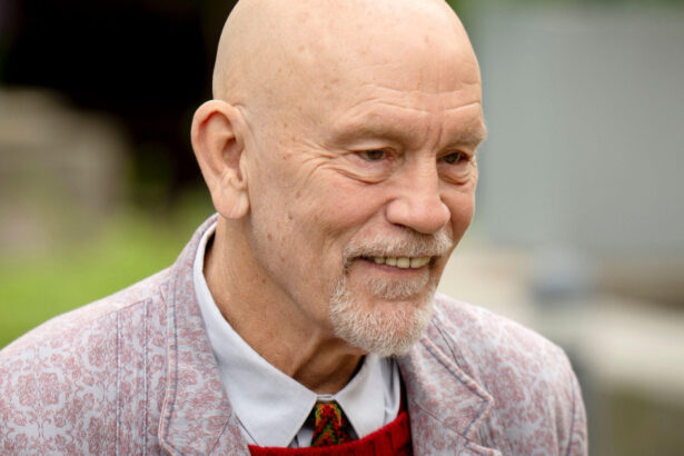 video actorul american john malkovich a aflat ca este 43 roman dupa ce a facut un test adn 68e28e614a564