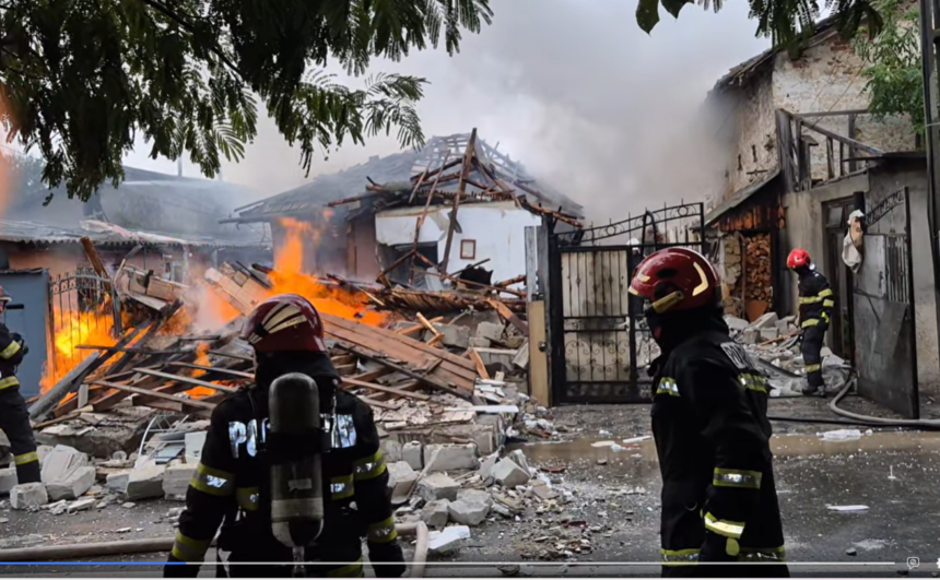 video alerta in medgidia arde o casa pompierii intervin cu mai multe autospeciale 68e4a6b7e9786