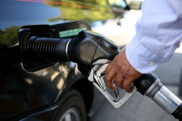 video carburantii continua sa se scumpeasca preturile au crescut de trei ori luna aceasta cand este anuntata o noua majorare 690224acee935