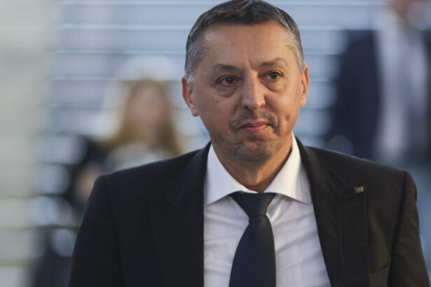 video daniel david am trecut de furtuna fiscal bugetara am reusit sa salvam salariile si bursele pana la sfarsitul anului 68fa858ff1470