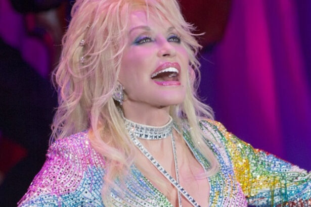 video dolly parton isi linisteste fanii dupa ce sora ei le a cerut sa se roage pentru sanatatea artistei inca n am murit 68e736da60adf