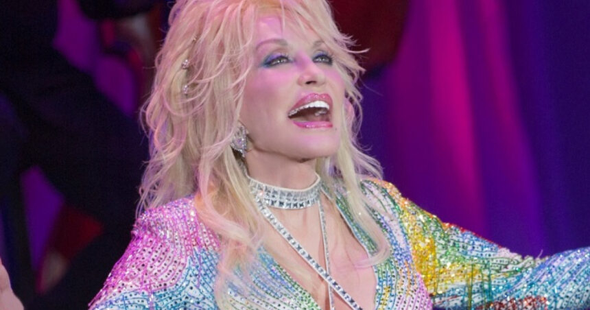 video dolly parton isi linisteste fanii dupa ce sora ei le a cerut sa se roage pentru sanatatea artistei inca n am murit 68e736da60adf