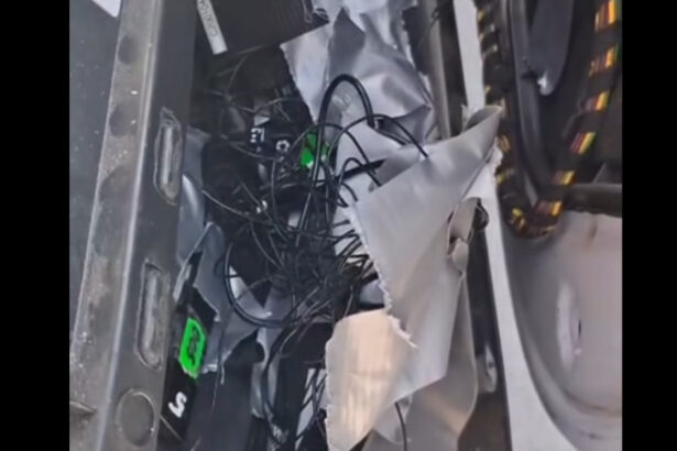 video europol 2 politisti riscau sa arda in masina din cauza unui sistem audio video folosit sa culeaga date despre fapte de coruptie 68ee5e2d78d6d