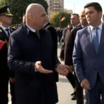 Ilie Bolojan a fost huiduit și numit „trădător” în timpul evenimentelor de Ziua Armatei. Reacția premierului. 9 video ilie bolojan a fost huiduit si numit tradator in timpul evenimentelor de ziua armatei reactia premierului 68fcd7cc89014