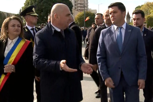 video ilie bolojan a fost huiduit si numit tradator in timpul evenimentelor de ziua armatei reactia premierului 68fcd7cc89014