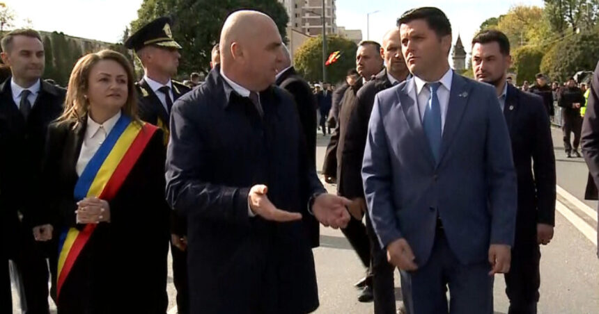 Ilie Bolojan a fost huiduit și numit „trădător” în timpul evenimentelor de Ziua Armatei. Reacția premierului. 1 video ilie bolojan a fost huiduit si numit tradator in timpul evenimentelor de ziua armatei reactia premierului 68fcd7cc89014