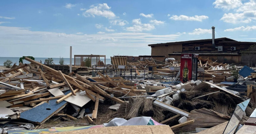 video imagini ca dupa ciclon pe litoral operatorii de plaje au demolat constructiile dupa ce contractele de inchiriere au expirat 68ee7aa99de51
