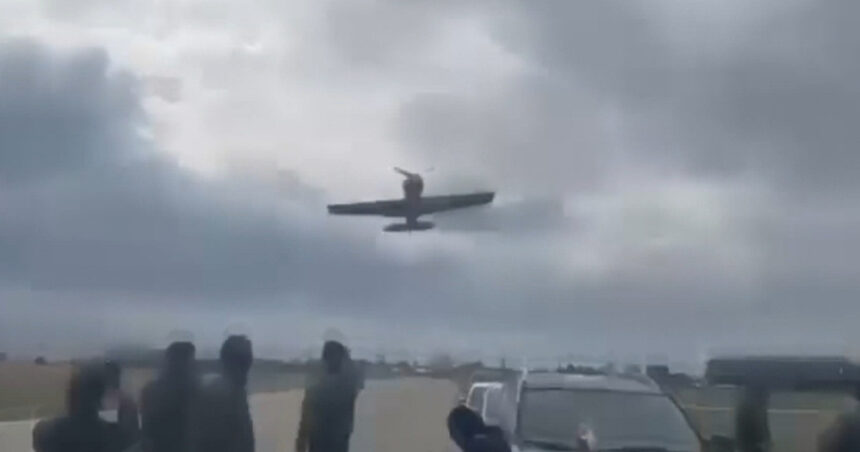 video imaginile unei tragedii evitate la limita un avion a aterizat de urgenta pe iarba la baza aeriana aurel vlaicu boboc in buzau 68f5ef491c4ec