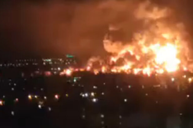 video incendiu de proportii la un depozit petrolier cheie din crimeea dupa un atac ucrainean cu drone au fost lovite cinci rezervoare 68ed1031f3525