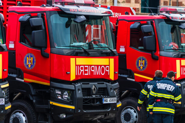 video incendiu puternic intr un bloc din timisoara 80 de persoane au fost evacuate trei au ajuns la spital 68e760b92ebd2