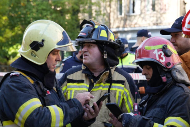video inregistrare socanta la cateva minute dupa explozia din rahova ce ii spune angajatul distrigaz unuia dintre pompieri 68f33ab51aed7