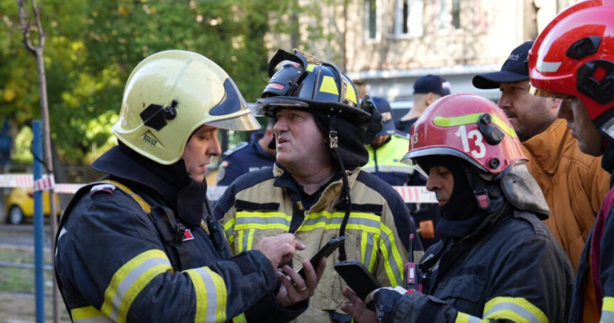 video inregistrare socanta la cateva minute dupa explozia din rahova ce ii spune angajatul distrigaz unuia dintre pompieri 68f33ab51aed7