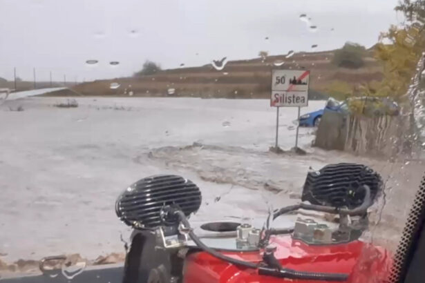 video localitatea silistea complet izolata de ape drumuri si case inundate autoritatile analizeaza evacuarea localnicilor 68e635f8ef758