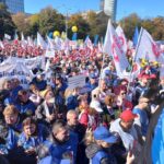 video mii de sindicalisti din constanta participa la protestul de amploare din capitala militarii rezervisti cer drepturi egale si respectarea legii 6901fc1544ed0