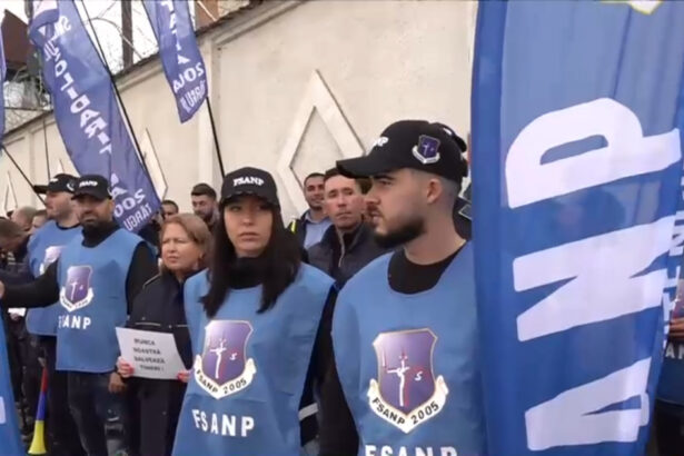 video peste 200 de politisti protesteaza la craiova fata de inchiderea penitenciarului de minori si tineri 68e775d130184