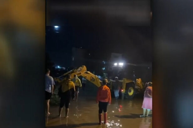 video primele efecte ale ciclonului barbara strazi inundate in mangalia apa a ajuns la jumatate de metru 68e57f1595d83