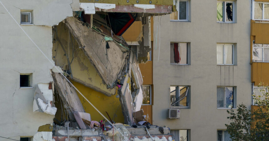 video revolta in randul locatarilor afectati de explozia din rahova statul propune reconstructia si redarea in chirie a apartamentelor 68f8b57211b6d
