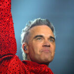 video sindromul de care sufera robbie williams in orice alt loc ma simt inconfortabil 68e554838fbb0