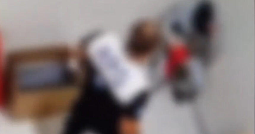 video un agent de paza a fost retinut dupa ce a lovit un barbat care fura haine intr un mall din bucuresti 68f52dfac7d98