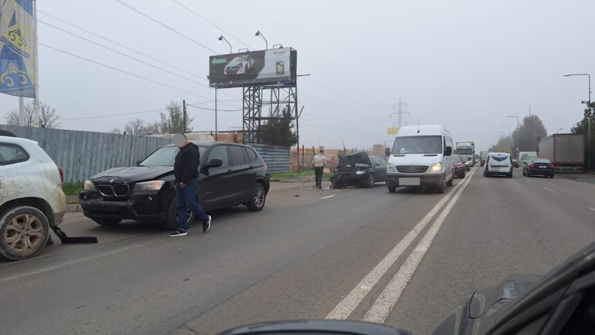 accident cu trei masini pe bulevardul aurel vlaicu traficul este ingreunat 6916df7a4df4f