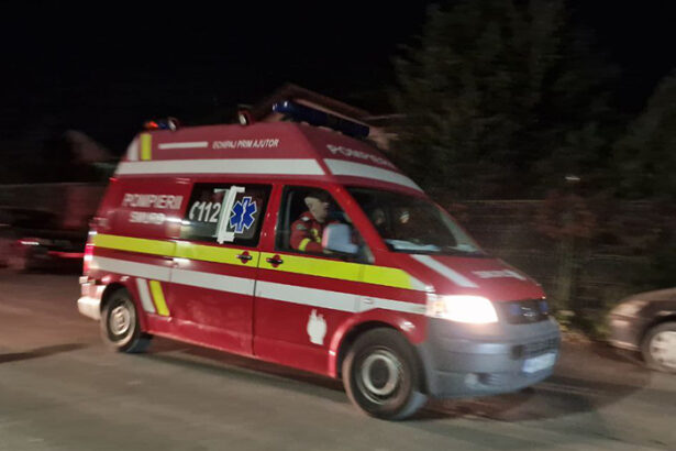 accident grav in valu lui traian un autoturism intrat intr un gard soferul a ajuns la spital 692a90c337799