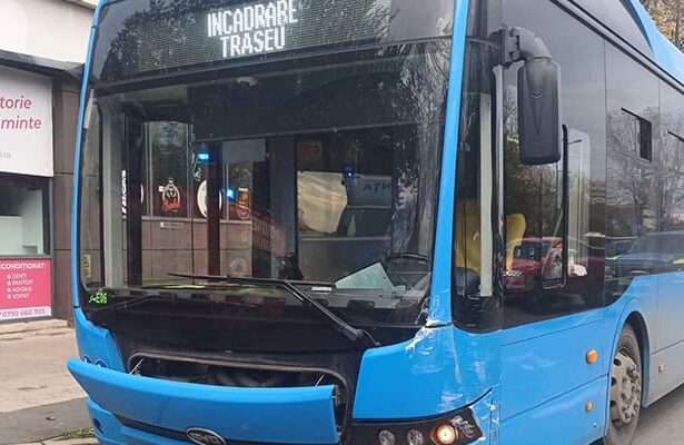 accident intre un autoturism si un autobuz in zona tomis 3 din constanta doua femei au ajuns la spital 69147805537e5