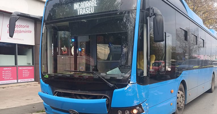 accident intre un autoturism si un autobuz in zona tomis 3 din constanta doua femei au ajuns la spital 69147805537e5