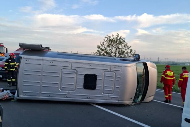 accident pe dn3 intre pietreni si viisoara un microbuz cu 9 pasageri s a rasturnat intervin mai multe ambulante 69156e47cec99
