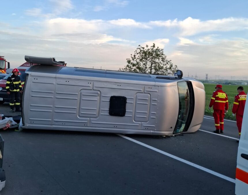 accident pe dn3 intre pietreni si viisoara un microbuz cu 9 pasageri s a rasturnat intervin mai multe ambulante 69156e47cec99