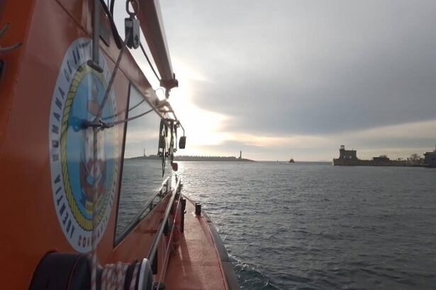 alerta in portul constanta un navigator de pe un vas de pasageri preluat de echipajele arsvom si dus cu ambulanta la spital 69146689c593c